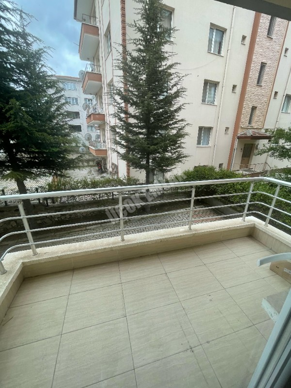 AFYON ÜÇOK EMLAKTAN GÜVENEVLER MAH KİRALIK 2+1 BAKIMLI GENİŞ DAİRE