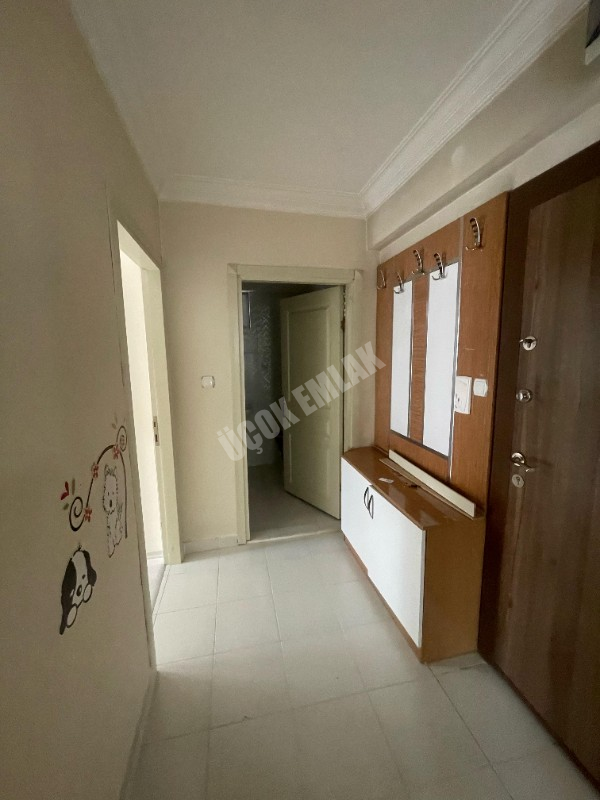 AFYON ÜÇOK EMLAKTAN GÜVENEVLER MAH KİRALIK 2+1 BAKIMLI GENİŞ DAİRE