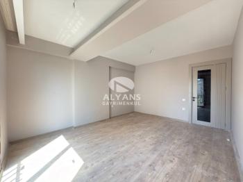 ALYANS'TAN LÜKS SİTE İÇERİSİNDE KUSURSUZ İŞÇİLİKLİ GENİŞ 2,5+1