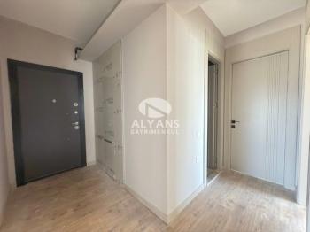 ALYANS'TAN LÜKS SİTE İÇERİSİNDE KUSURSUZ İŞÇİLİKLİ GENİŞ 2,5+1