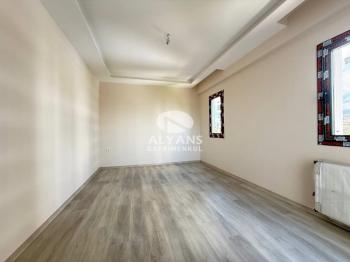 ALYANS'TAN KUSURSUZ İŞÇİLİĞİYLE GENİŞ M2'DE BAĞ. MUTFAK 2+1