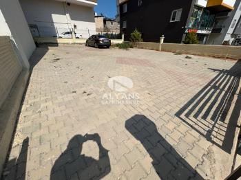 ALYANS'TAN MERKEZİ KONUMDA TEK BLOK KORİDORLU BALKONLU GENİŞ 1+1