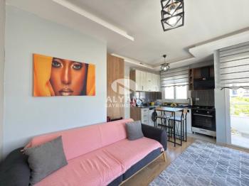 ALYANS'TAN MEZİTLİ'DE TEK BLOK OTOPARKLI FULL EŞYALI 2+1