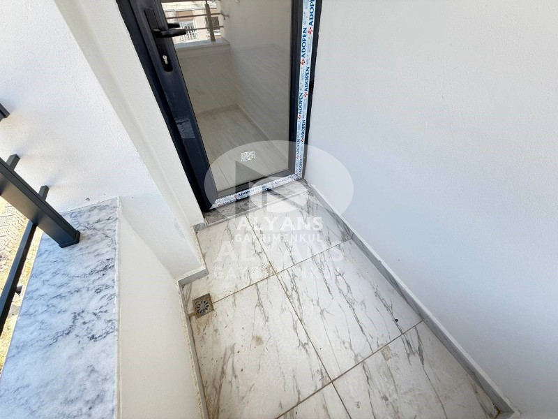 ALYANS'TAN MEZİTLİ'DE TEK BLOK, BAĞIMSIZ MUTFAK, SIFIR GENİŞ 2+1