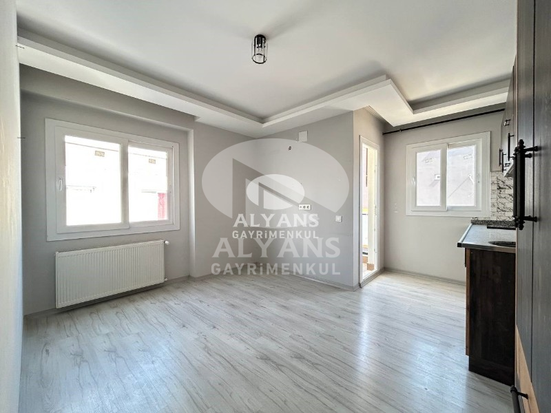 ALYANS'TAN MERKEZİ KONUMDA TEK BLOK KORİDORLU BALKONLU GENİŞ 1+1