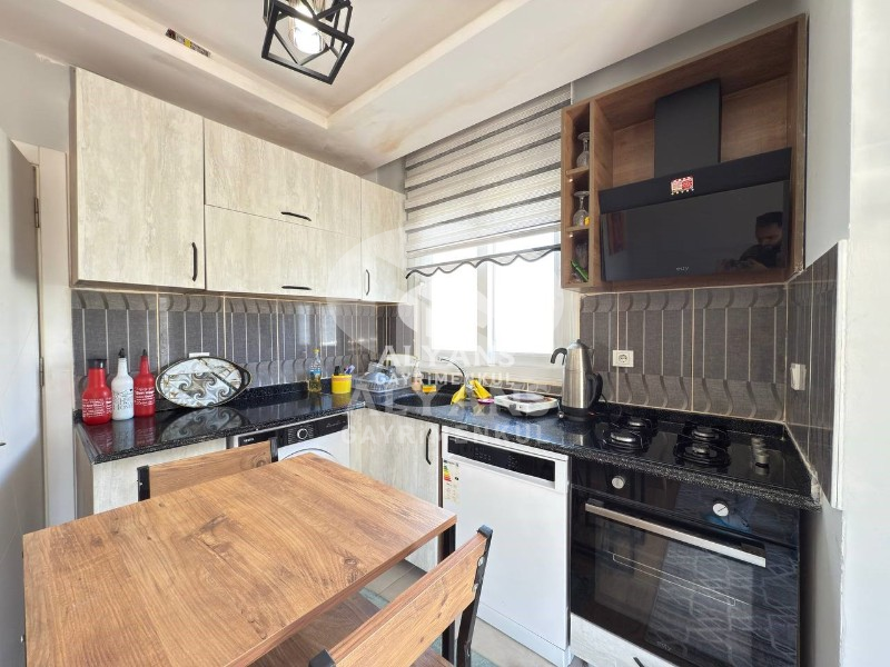 ALYANS'TAN MEZİTLİ'DE TEK BLOK OTOPARKLI FULL EŞYALI 2+1