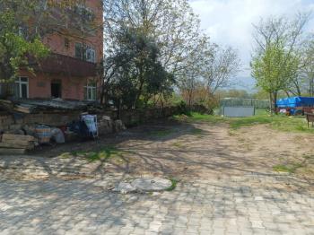 Gönen’de Yatırımlık Köşe Parsel Satılık Arsa – 731 m², Önü Kapanmaz, Ruhsatlı Projeye Uygun!