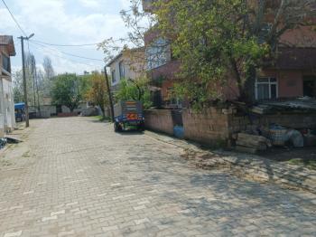 Gönen’de Yatırımlık Köşe Parsel Satılık Arsa – 731 m², Önü Kapanmaz, Ruhsatlı Projeye Uygun!