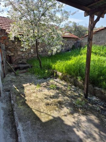 Sarıköy’de Satılık Müstakil Bahçeli Köy Evi 