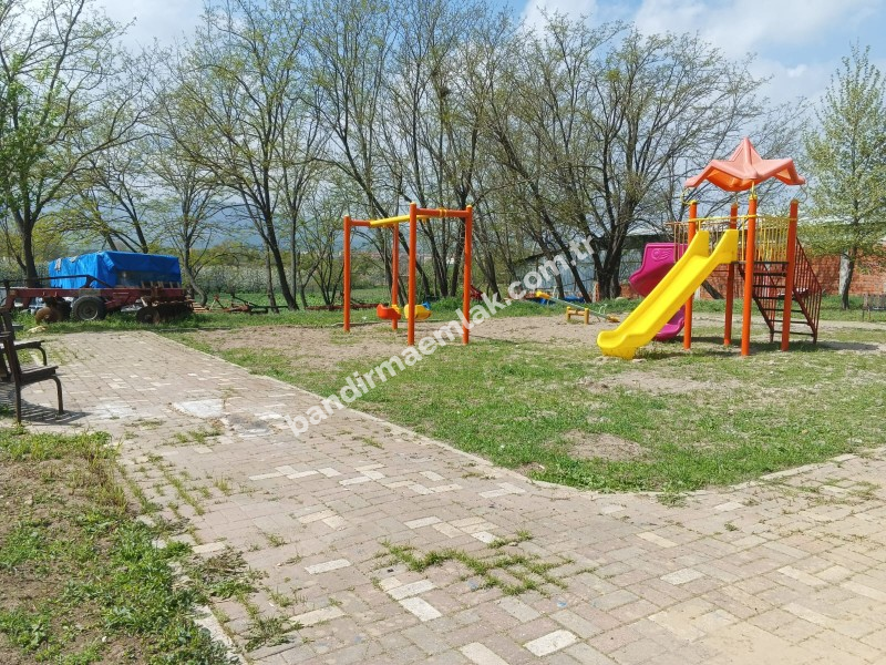 Gönen’de Yatırımlık Köşe Parsel Satılık Arsa – 731 m², Önü Kapanmaz, Ruhsatlı Projeye Uygun!