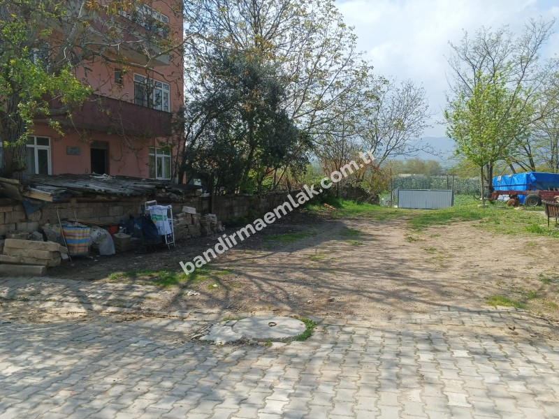 Gönen’de Yatırımlık Köşe Parsel Satılık Arsa – 731 m², Önü Kapanmaz, Ruhsatlı Projeye Uygun!