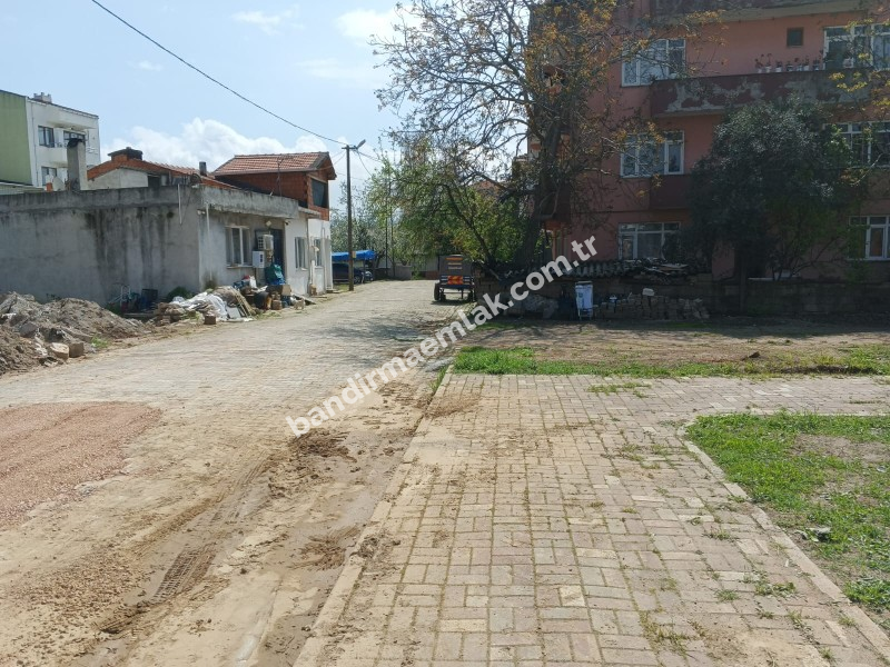 Gönen’de Yatırımlık Köşe Parsel Satılık Arsa – 731 m², Önü Kapanmaz, Ruhsatlı Projeye Uygun!