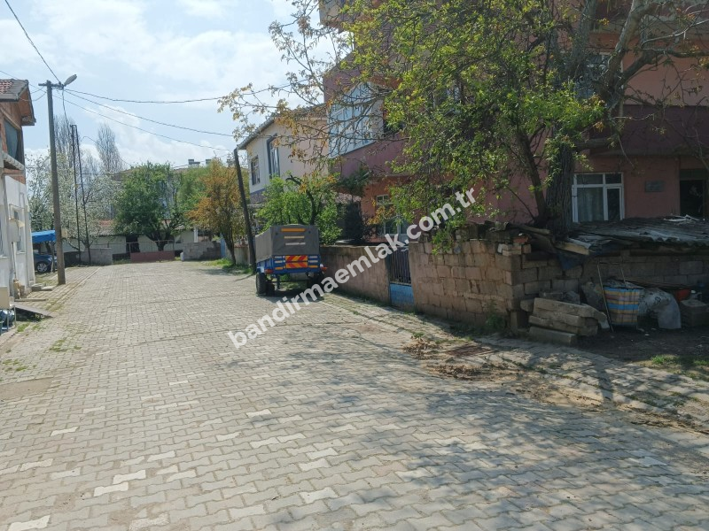 Gönen’de Yatırımlık Köşe Parsel Satılık Arsa – 731 m², Önü Kapanmaz, Ruhsatlı Projeye Uygun!