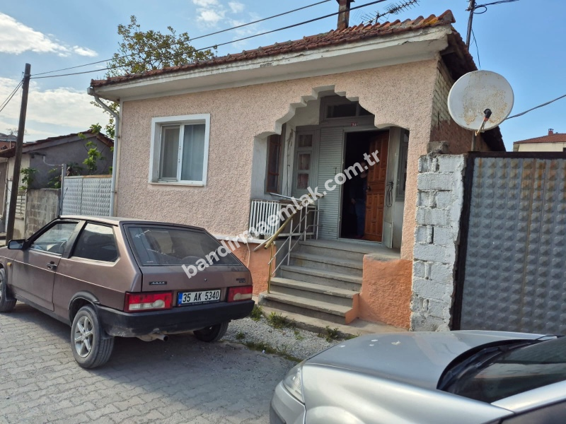Sarıköy’de Satılık Müstakil Bahçeli Köy Evi 