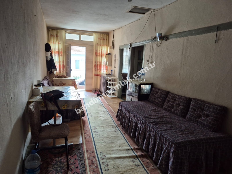Sarıköy’de Satılık Müstakil Bahçeli Köy Evi 