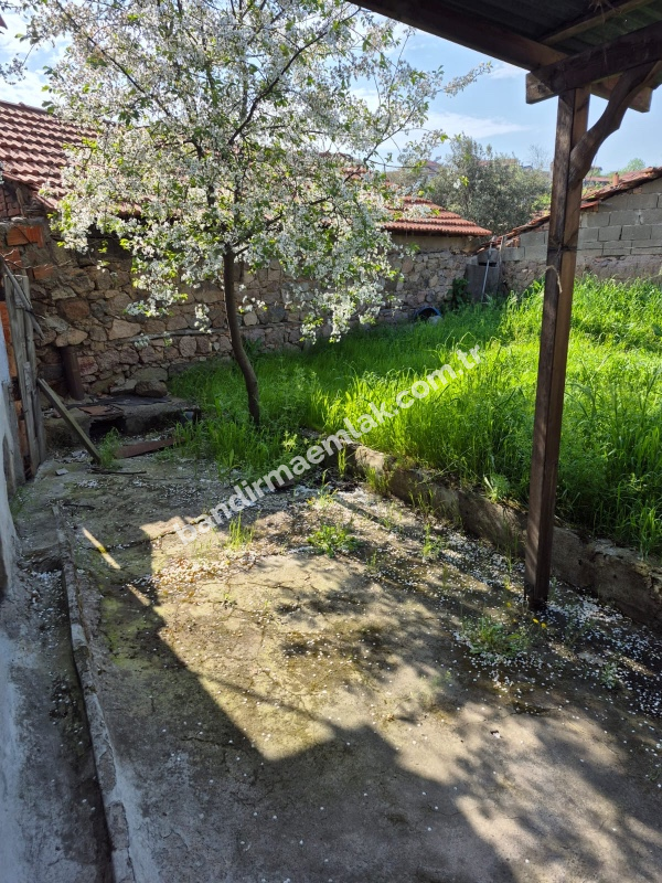 Sarıköy’de Satılık Müstakil Bahçeli Köy Evi 