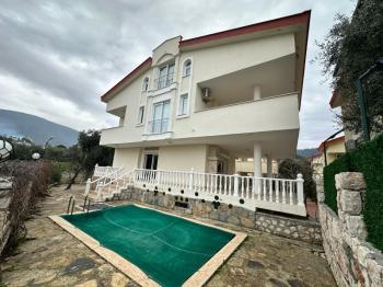 Akbük'teki Elysıum Sitesin De Deniz Manzaralı Müstakil Havuzlu Bahçeli Satılık 4+1 Villa (1262