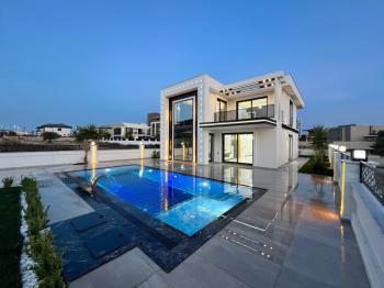 Didim Ergün Emlak'tan Satılık Efeler Mh. Sıfır 4+1 AYRI MUTFAK HAVUZLU TAM MÜSTAKİL Villa! Ek- 5580