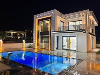 Didim Ergün Emlak'tan Satılık Efeler Mh. Sıfır 4+1 AYRI MUTFAK HAVUZLU TAM MÜSTAKİL Villa! Ek- 5580