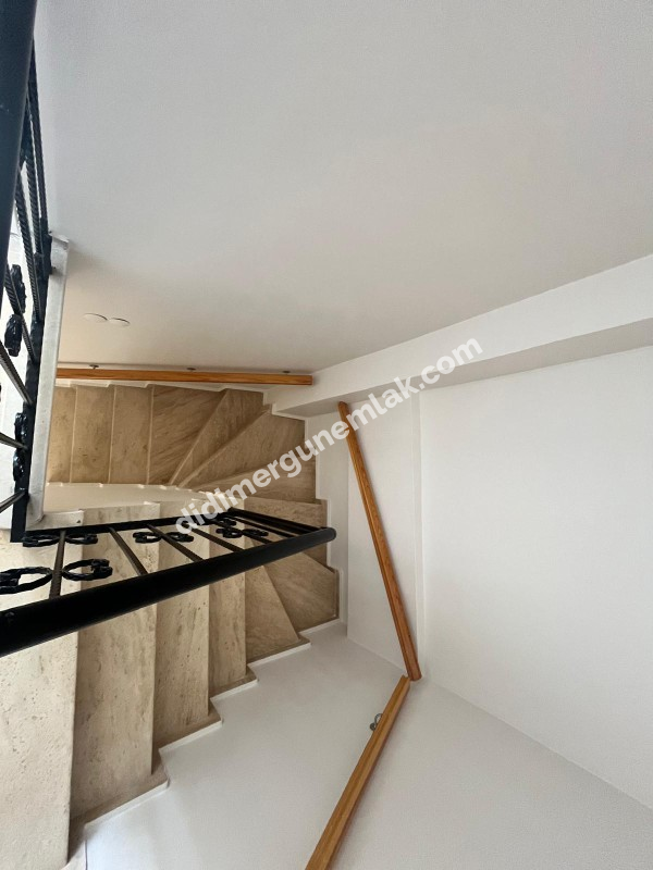 Satılık Denize Yakın Çamlık Mh. 3+1 Eşyalı Dubleks Daire (ek : 1302 )