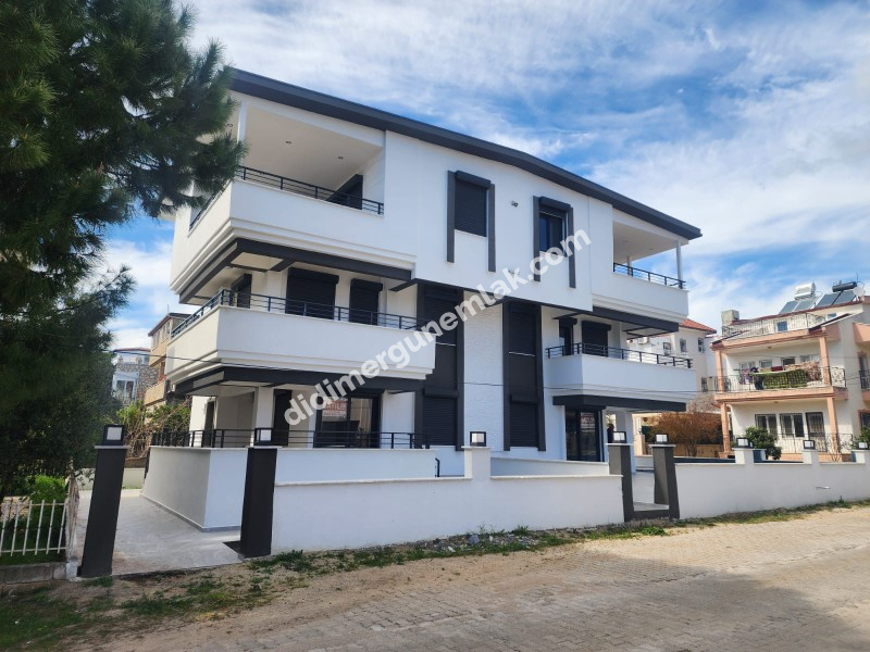 Altınkum Yeşilkent de Denize 100 Metre Mesafede Bitişik Nizam Müstakil Girişli Villa ( ek: 1272 )