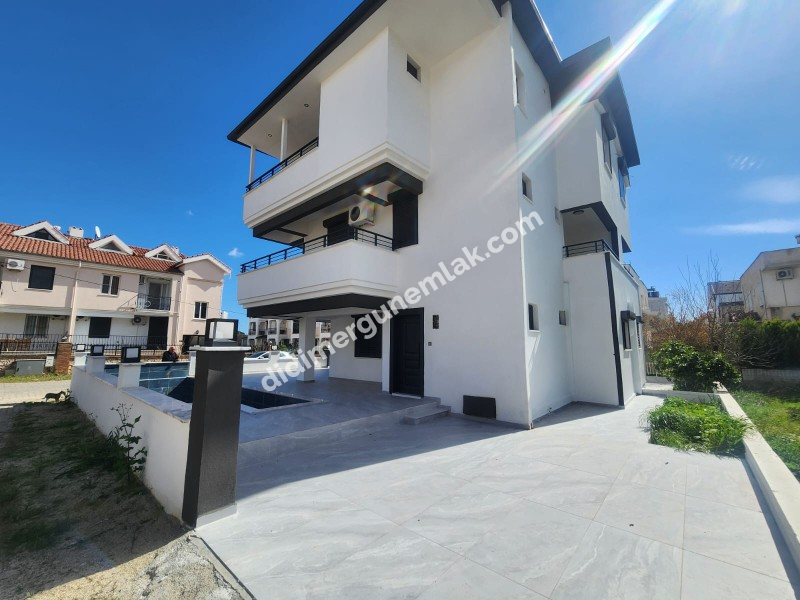 Altınkum Yeşilkent de Denize 100 Metre Mesafede Bitişik Nizam Müstakil Girişli Villa ( ek: 1272 )