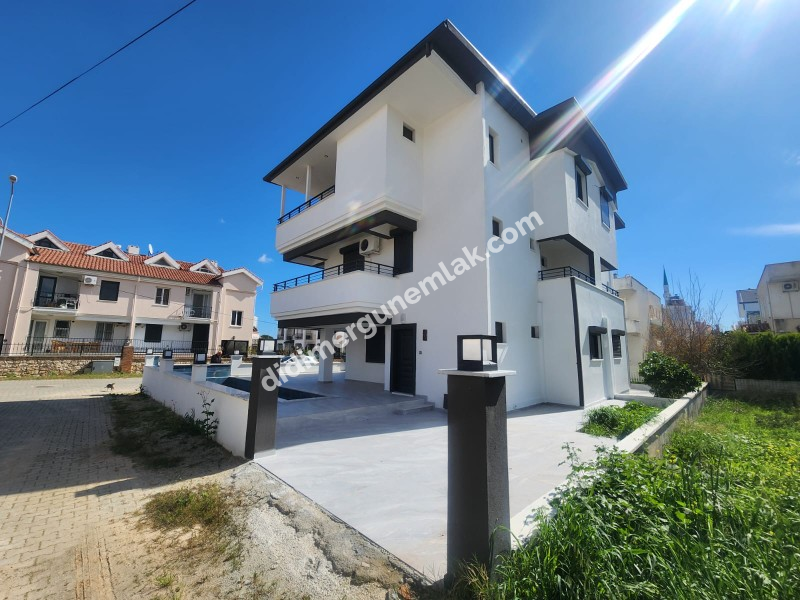 Altınkum Yeşilkent de Denize 100 Metre Mesafede Bitişik Nizam Müstakil Girişli Villa ( ek: 1272 )