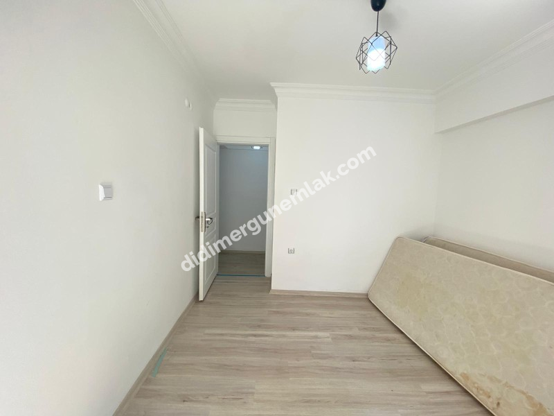 ÇAMLIK MAHALLESİN DE ARA KAT AYRI MUTFAK 2+1 SATILIK DAİRE ( EK : 1231)