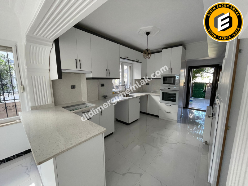 Didim Efeler Mahallesin de Satılık 4+1 Müstakil Villa EK-1007