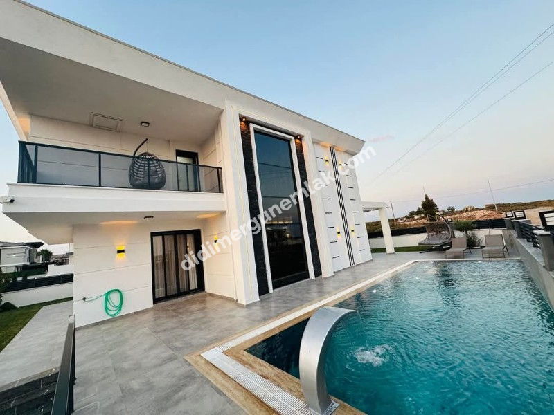 Didim Ergün Emlak\\\\\\\\\\\\\\\\\\\\\\\\\\\\\\\'tan Satılık Efeler Mh. Sıfır 4+1 HAVUZLU Tam Müstakil EŞYALI Villa ! Ek- 5581