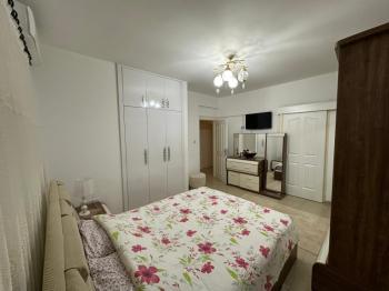 Girne Lapta Bölgesinde Satılık Site İçerisinde HAVUZLU 3+1 ZEMİN KAT Daire