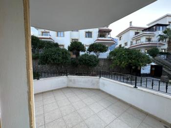 Girne Lapta Bölgesinde Satılık Site İçerisinde HAVUZLU 3+1 ZEMİN KAT Daire