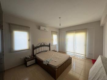 Lefkoşa Cihangir'de Zemin Kat Eşyalı Satılık 3+1 Daire