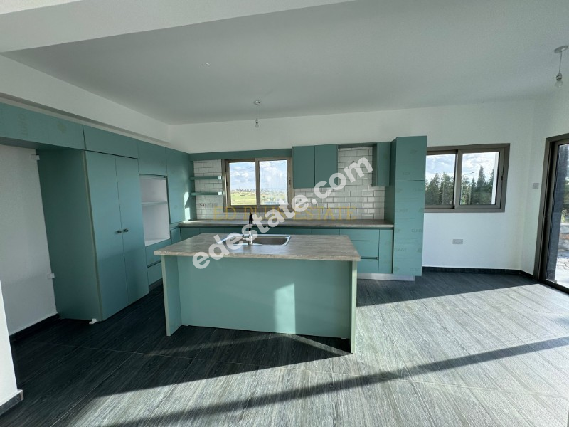 Girne Dikmen Bölgesinde Eşyasız Kiralık 4+1 Yeni Villa