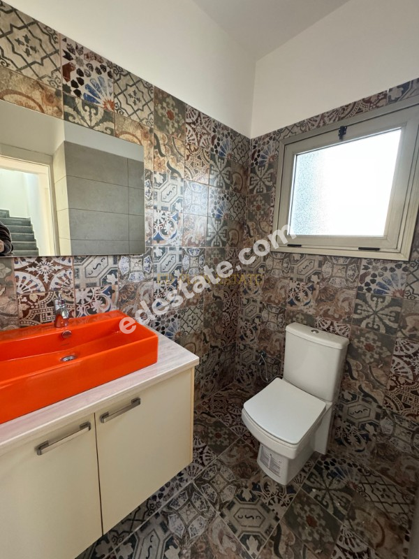 Girne Dikmen Bölgesinde Eşyasız Kiralık 4+1 Yeni Villa