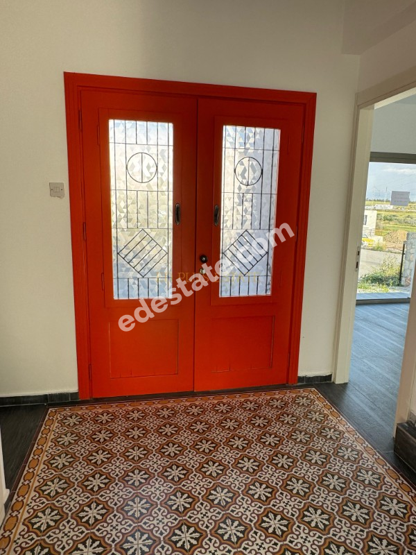Girne Dikmen Bölgesinde Eşyasız Kiralık 4+1 Yeni Villa