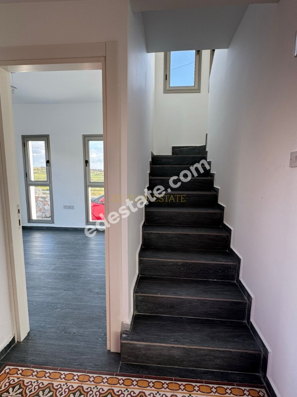 Girne Dikmen Bölgesinde Eşyasız Kiralık 4+1 Yeni Villa