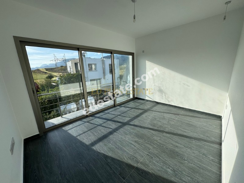 Girne Dikmen Bölgesinde Eşyasız Kiralık 4+1 Yeni Villa