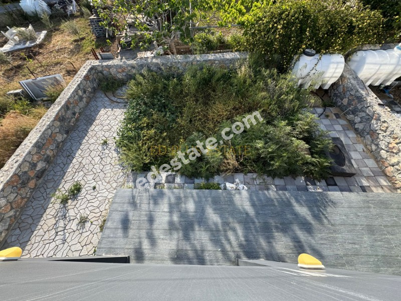 Girne Dikmen Bölgesinde Eşyasız Kiralık 4+1 Yeni Villa