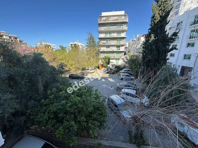 Girne Merkezinde Full Eşyalı Satılık 3+1 Daire