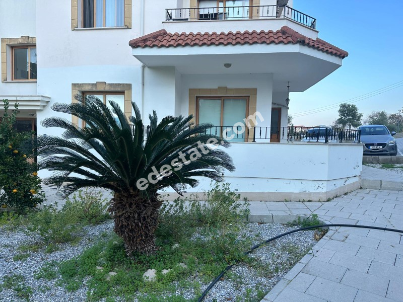 Girne Lapta Bölgesinde Satılık Site İçerisinde HAVUZLU 3+1 ZEMİN KAT Daire