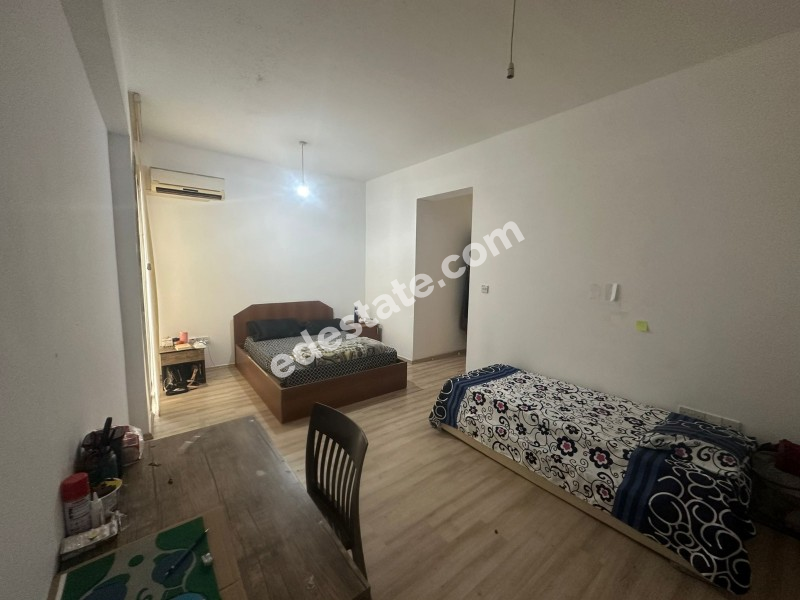 Lefkoşa Küçük Kaymaklı'da Belediye Pazarı Arkasında Full Eşyalı Satılık 3+1 Daire