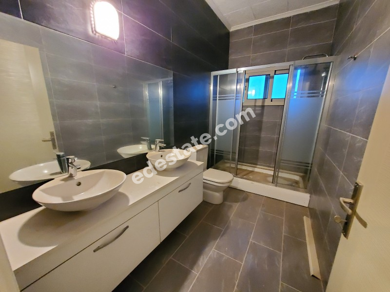 Lefkoşa Küçük Kaymaklı'da Belediye Pazarı Arkasında Full Eşyalı Satılık 3+1 Daire