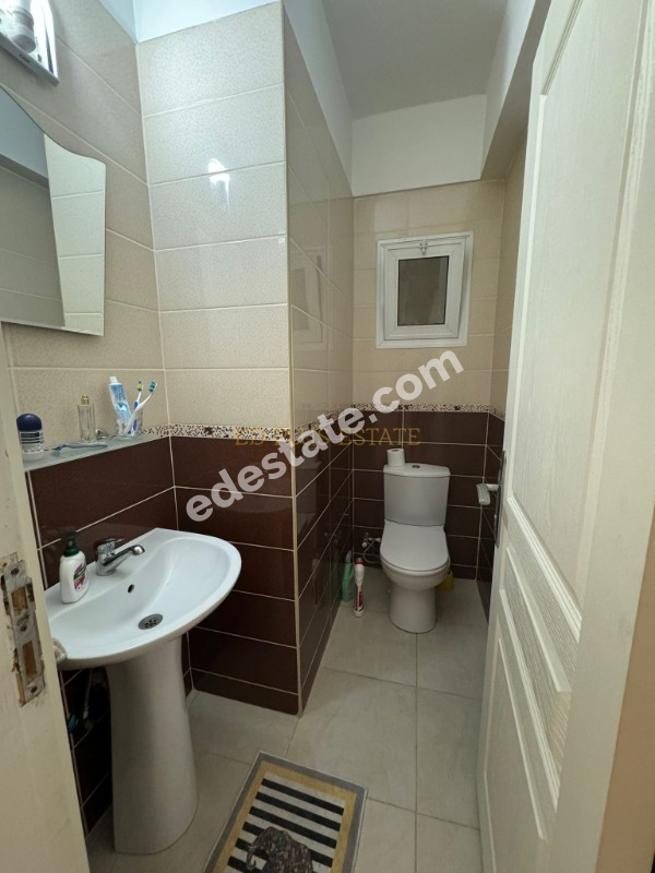 Lefkoşa Cihangir'de Zemin Kat Eşyalı Satılık 3+1 Daire