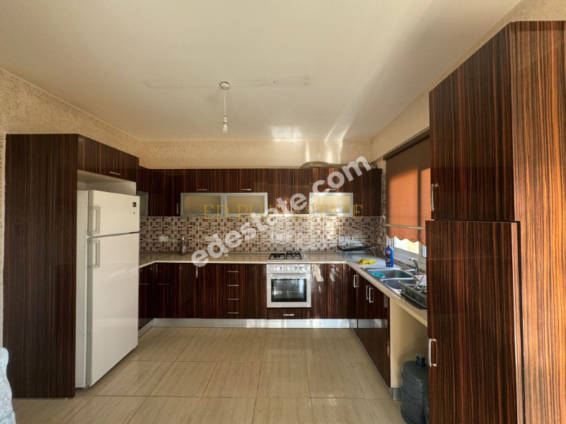 Lefkoşa Cihangir'de Zemin Kat Eşyalı Satılık 3+1 Daire