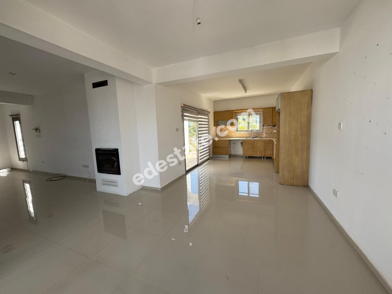 Girne Ozanköy Bölgesinde SATILIK 3+1 VİLLA