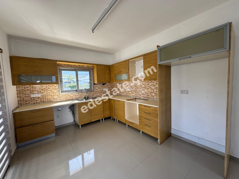Girne Ozanköy Bölgesinde SATILIK 3+1 VİLLA