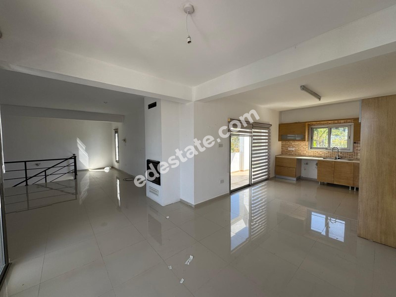 Girne Ozanköy Bölgesinde SATILIK 3+1 VİLLA