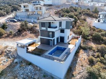 Didim Akbükde Deniz Manzaralı Satılık Villa