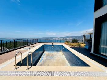 Didim Akbükde Deniz Manzaralı Satılık Villa